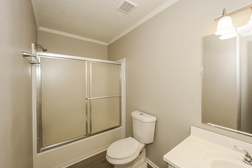 Building Photo - 210 Ashley Creek Dr