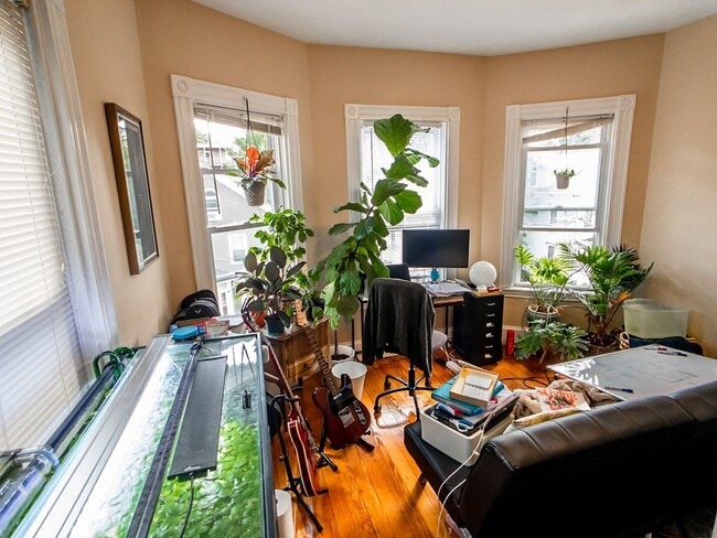 Building Photo - 30 Spring Park Ave