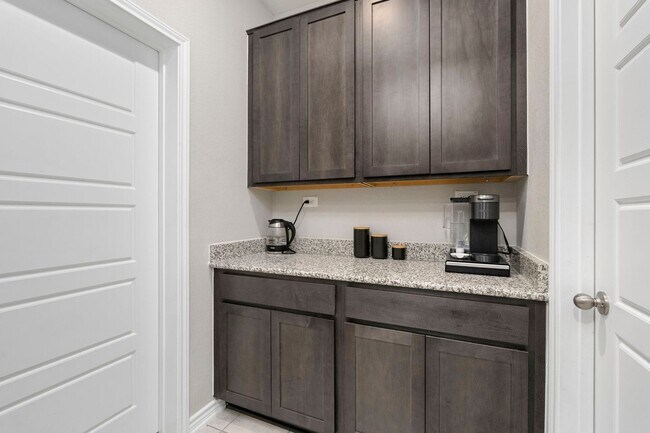 Building Photo - 2318 Themis Wy
