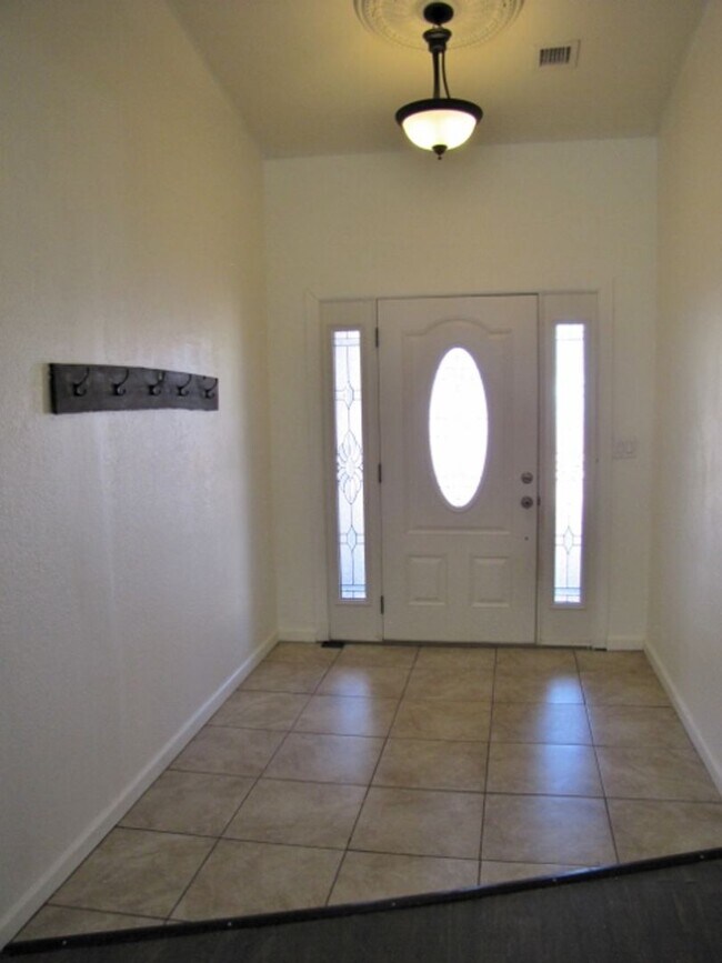 Building Photo - 3BR/2BA/2CG, 1519 sq.ft on half acre in Huachuca City, AZ