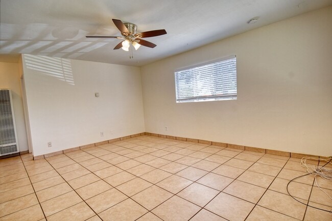 Building Photo - Two Bedroom condo in Pacific Beach