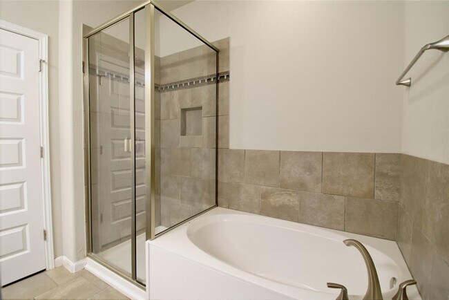 Building Photo - 504 Hummingbird Ln