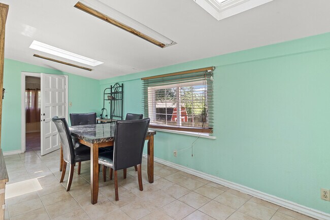 Building Photo - 2380 Middleton Ct