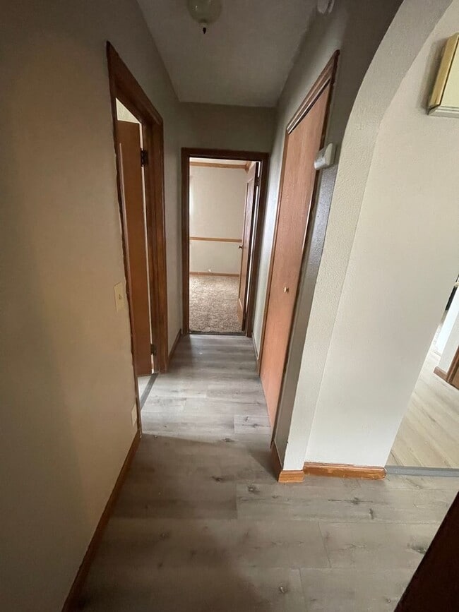 Building Photo - PRICE REDUCED! 4 Bedroom, 1.5 Bathroom Hou...