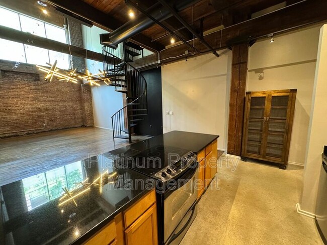 Building Photo - 326 Nelson St SW