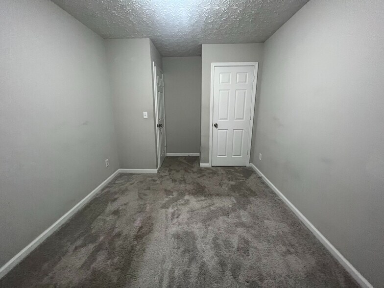 Building Photo - Room in Townhome on Waldrop Ln