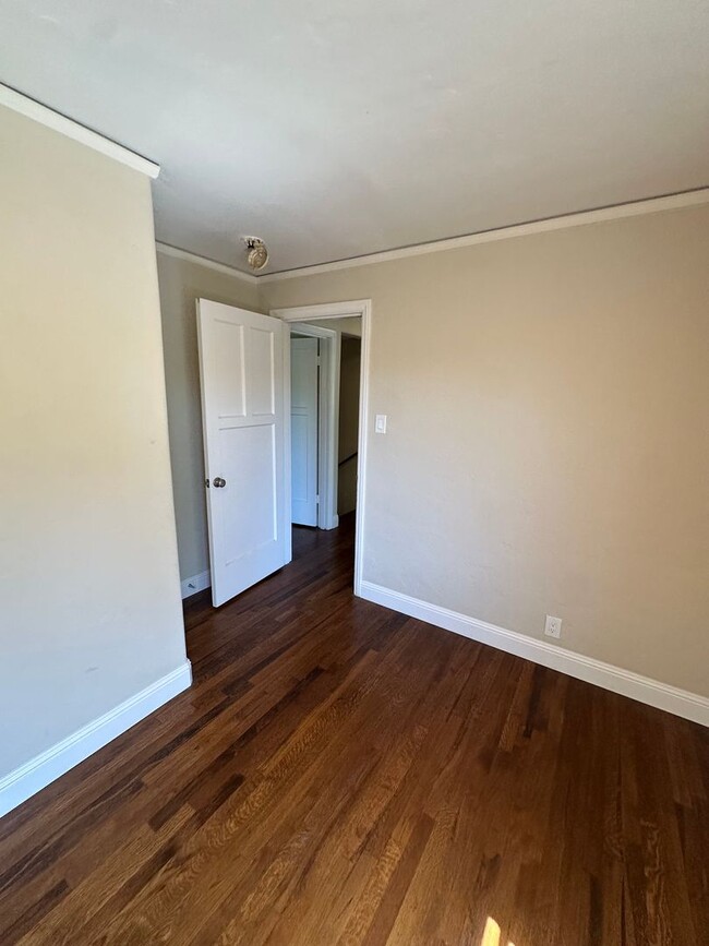 Building Photo - 49-1405