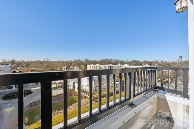 Building Photo - 905 Kenilworth Ave