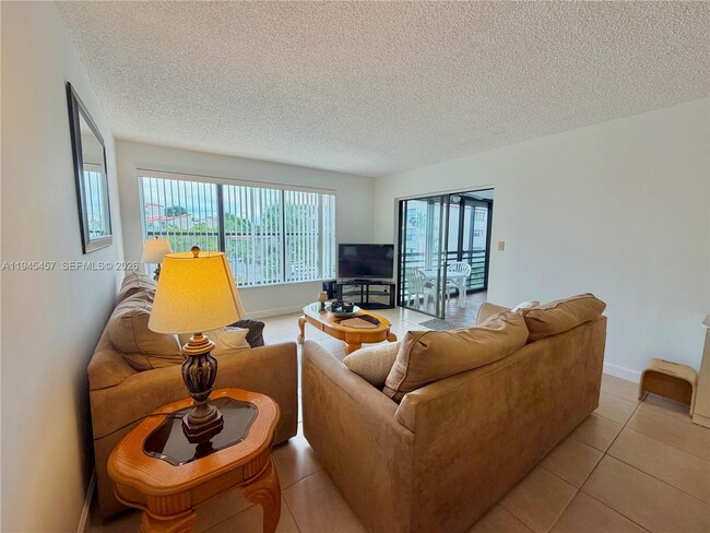 Building Photo - 2324 S Cypress Bend Dr