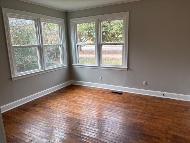 Building Photo - 1114 Warren St