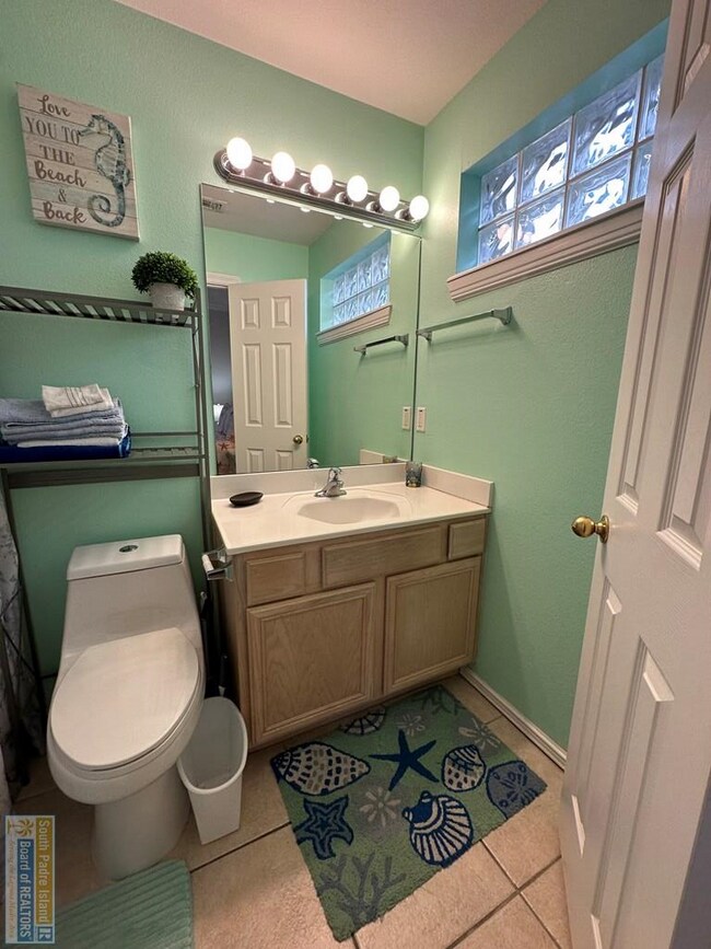 Building Photo - 111 E Polaris Dr