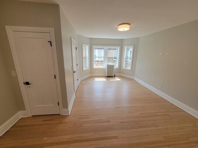 Building Photo - 6418 N Richmond St