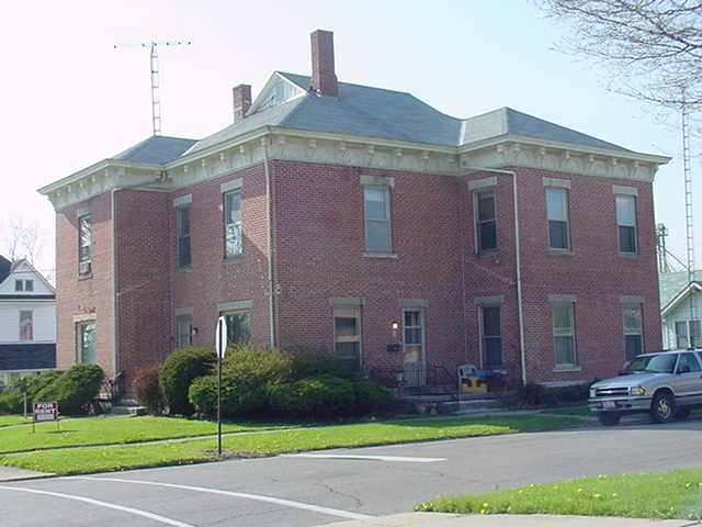 Building Photo - 302 W Carrol St