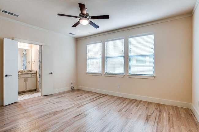 Building Photo - 4316 Hartford St