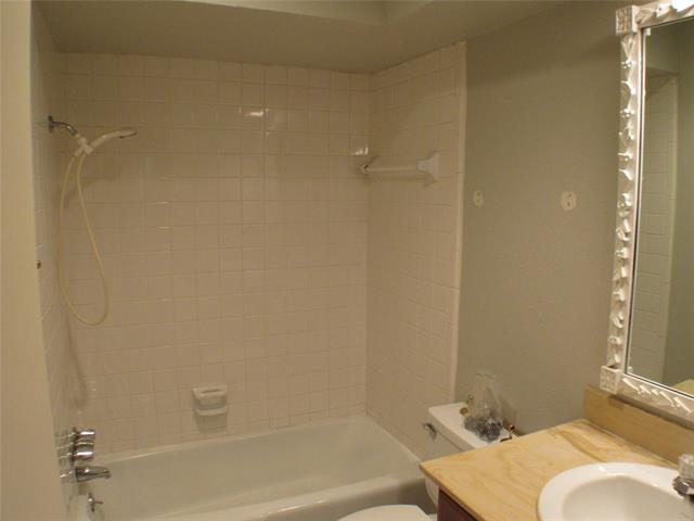 Building Photo - 10406 Shadow Bend Dr