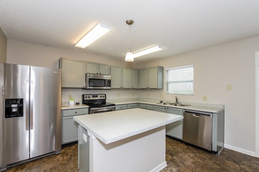 Building Photo - 7029 Maple Park Ln