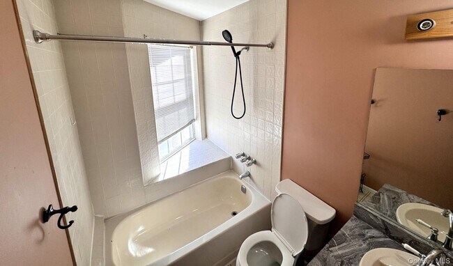 Building Photo - 199 Ramapo Rd