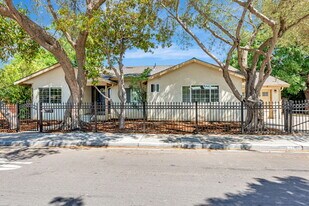 Building Photo - 1246 Hollyburne Ave