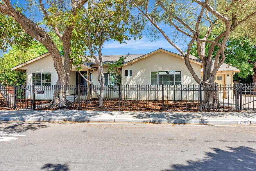 Primary Photo - 1246 Hollyburne Ave