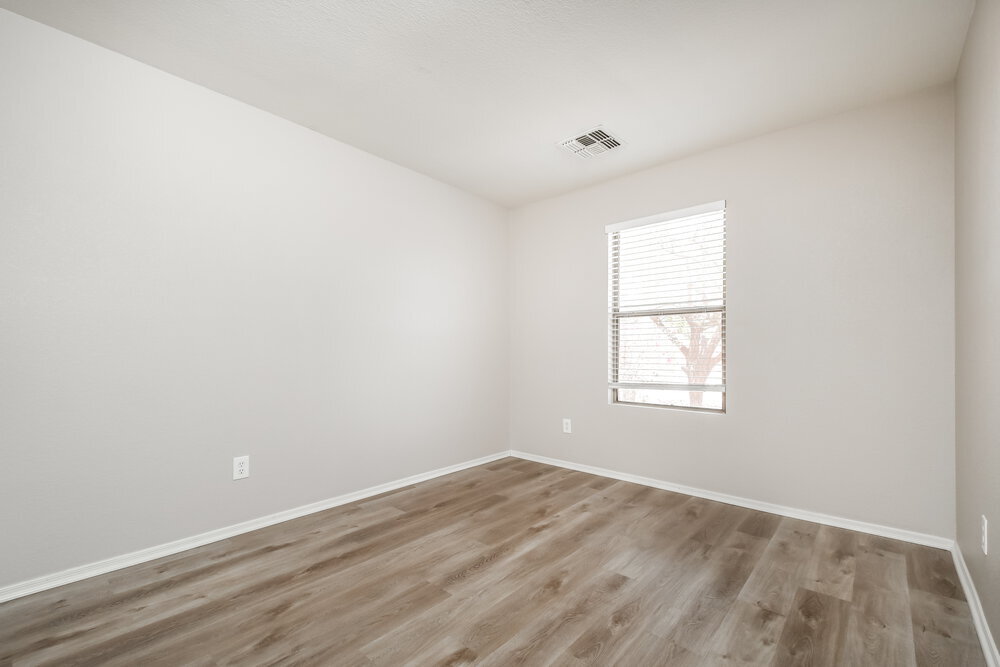 Building Photo - 1006 S Clancy Cir