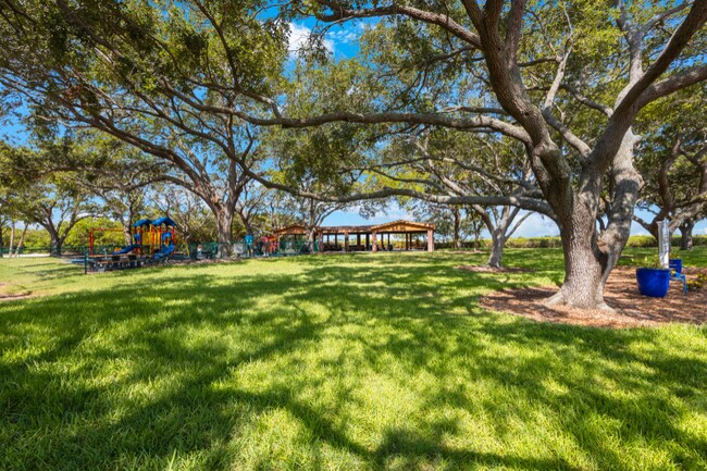 Building Photo - 7010 Sunset Dr S