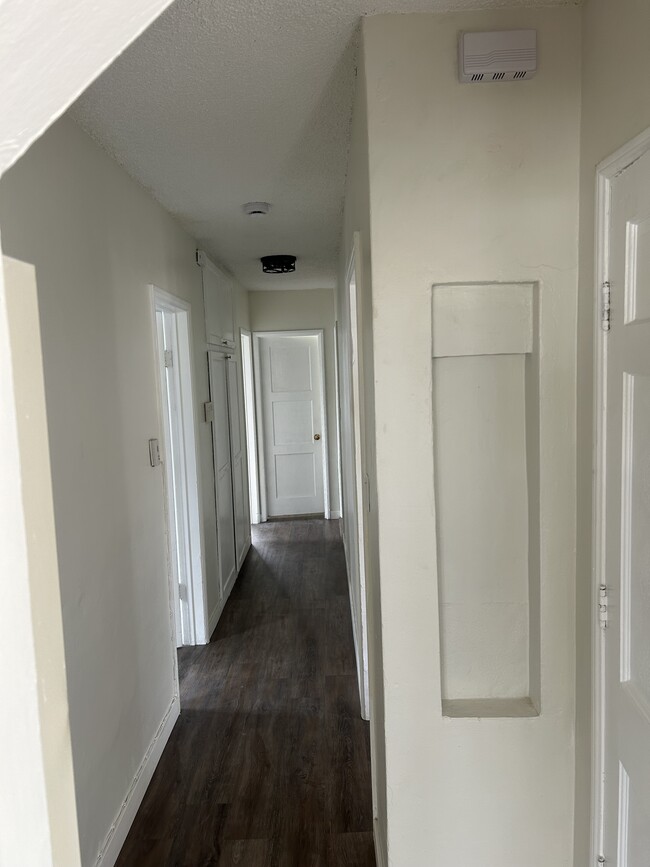 Building Photo - 1029 W 84th St