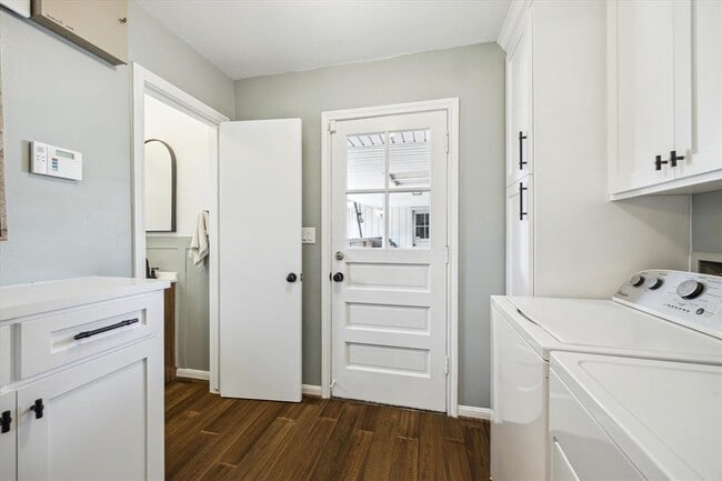 Building Photo - 10714 Piping Rock Ln