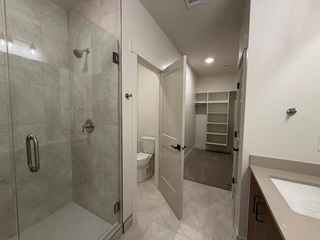 Building Photo - 614 Hemsworth Ln