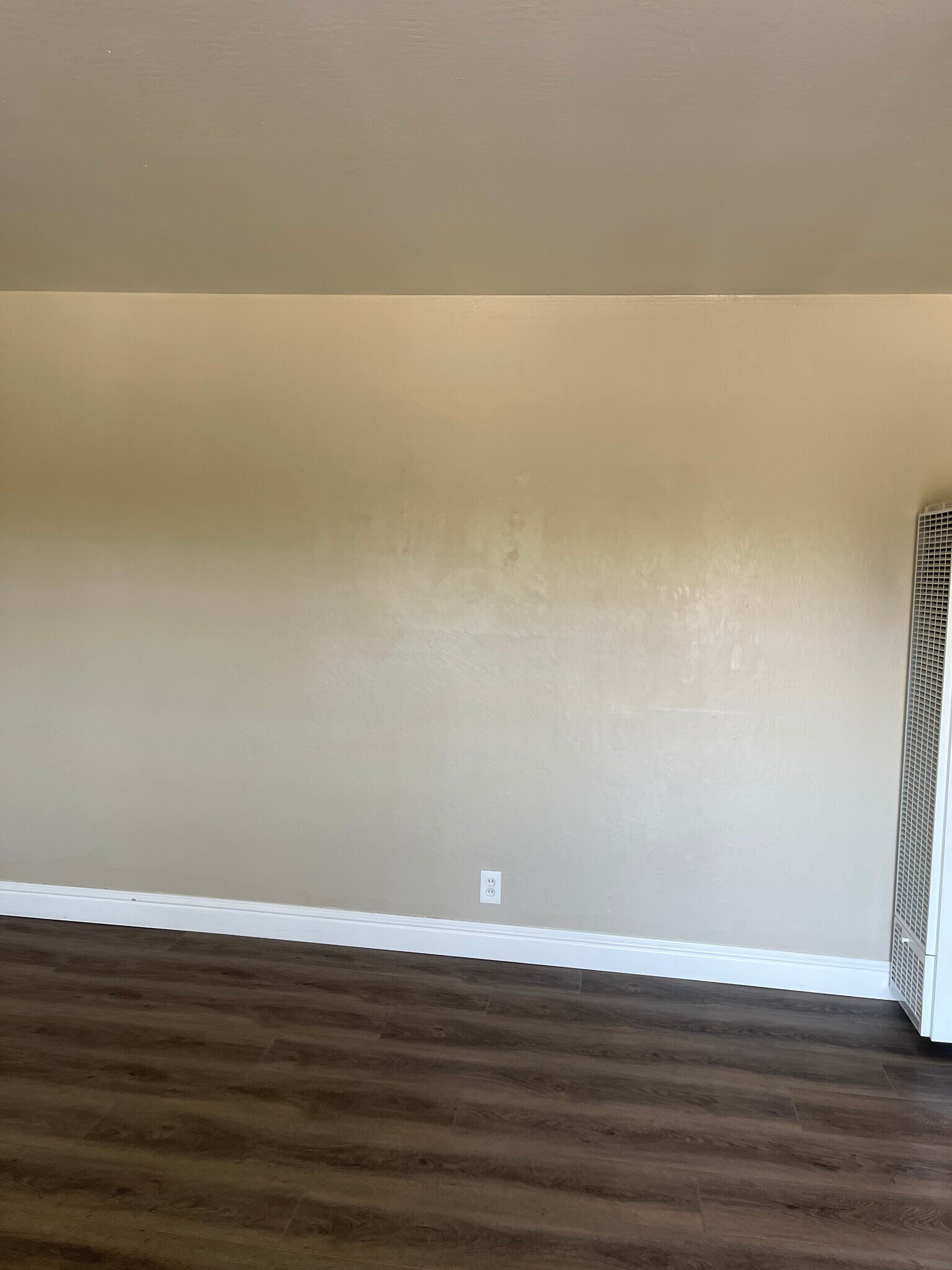 Building Photo - 755 E Duane Ave