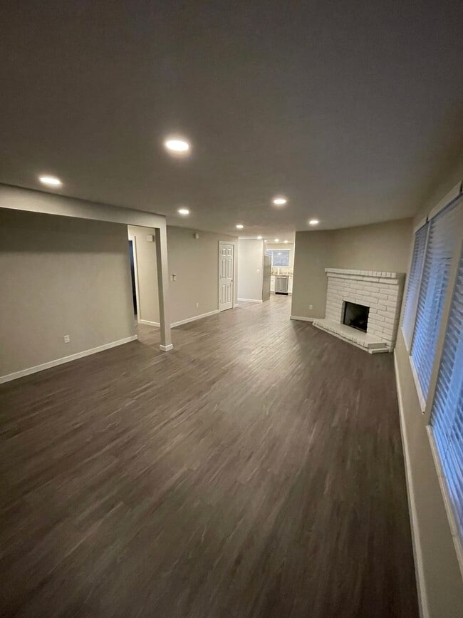 Building Photo - 61464 Little John Ln