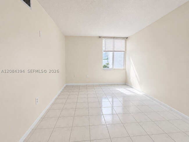 Building Photo - 250 180th Dr
