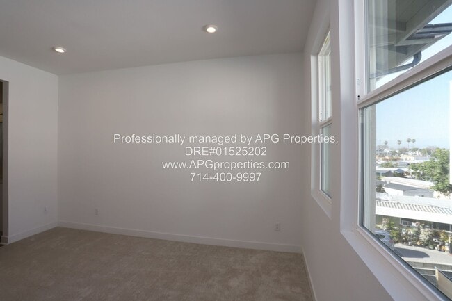 Building Photo - 1511 W Bushell St
