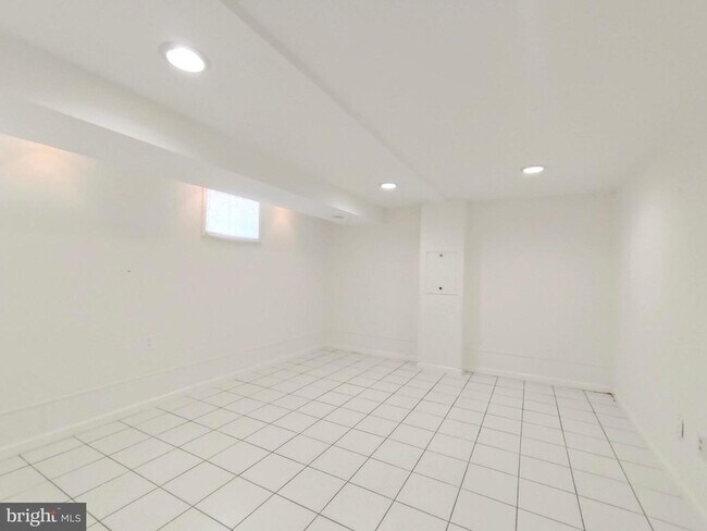 Building Photo - 8835 Tuckerman Ln