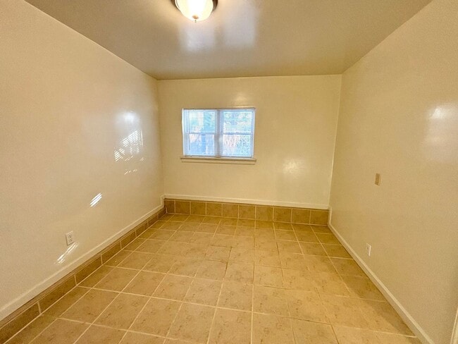 Building Photo - Adorable and Historic Home in West Alameda