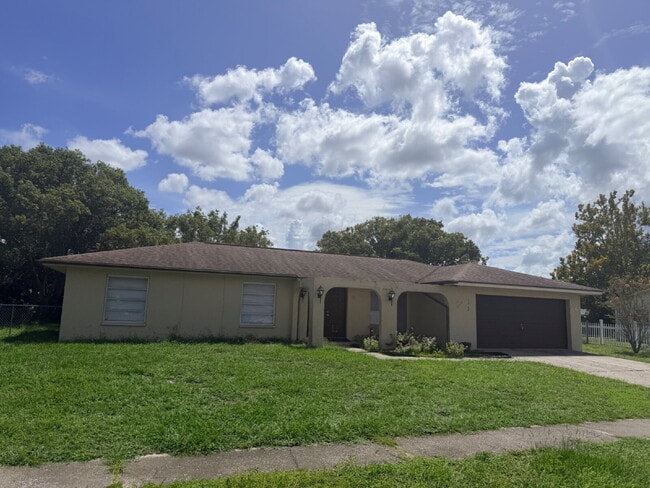 Building Photo - 3 Bedroom 2 Bathroom Oversized 2 Car Garage with a Pool!