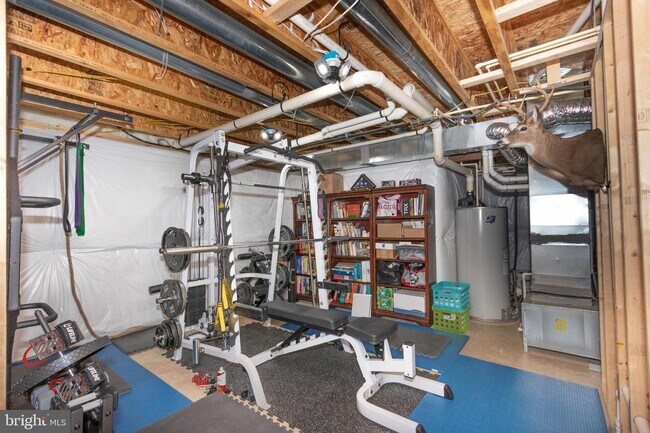 Building Photo - 8061 Side Hill Dr