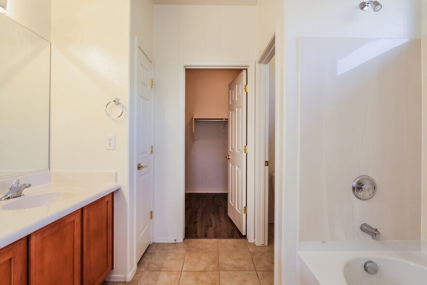 Building Photo - 39511 N Prairie Ln