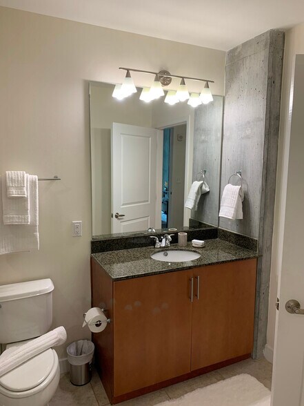 Building Photo - 475 S Church St