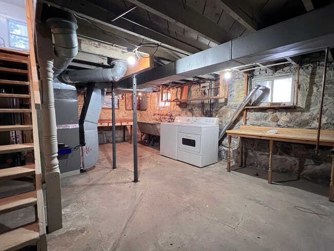 Building Photo - 721 Dean St