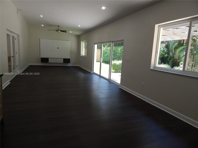 Building Photo - 11530 SW 92nd St
