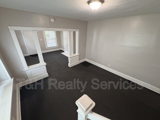 Building Photo - 1624 Yandes St