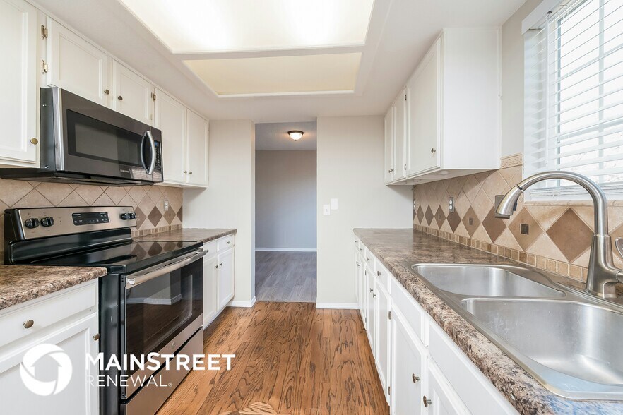 Building Photo - 10146 Fillmore St