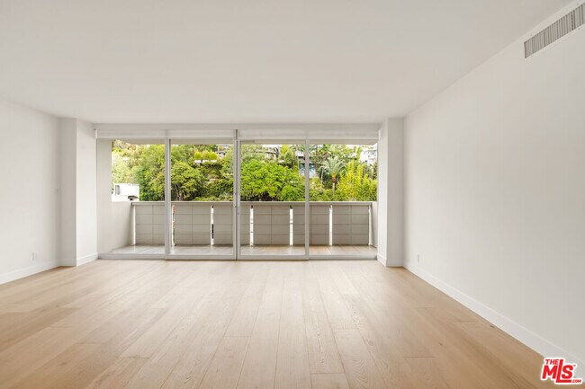 Building Photo - 8787 Shoreham Dr