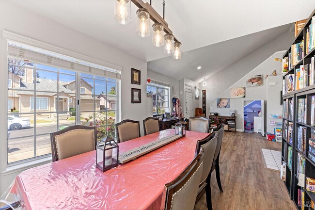 Building Photo - 907 Shadywood Cir