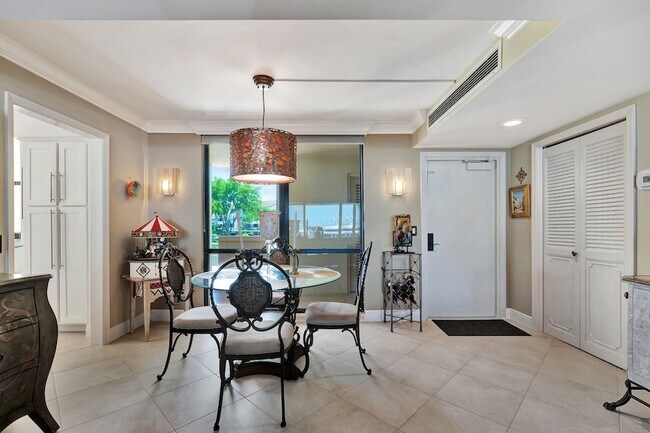 Building Photo - 134 Lakeshore Dr