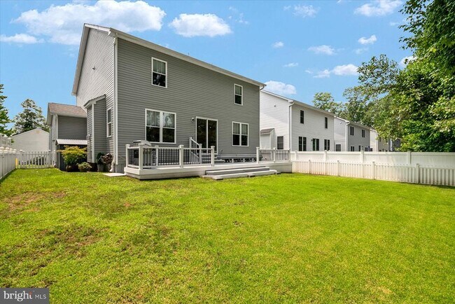 Building Photo - 806 Lynwood Ln
