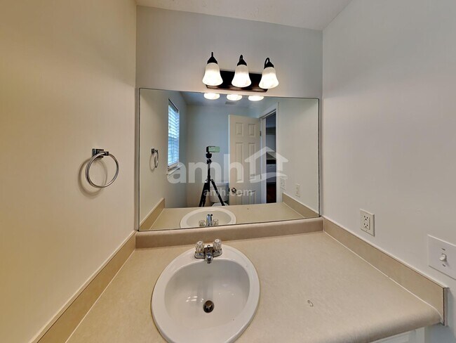 Building Photo - 615 Glen Valley Trl