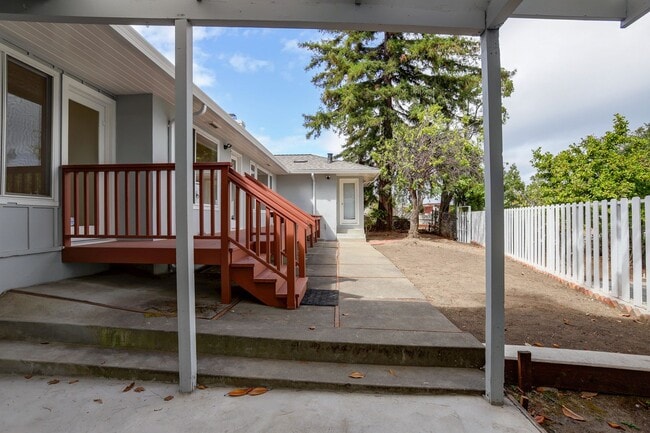 Building Photo - 3 Bed / 3 Bath + Bonus room pet friendly Millbrae home with pool on a 1/2 acre lot. YouTube tour!!