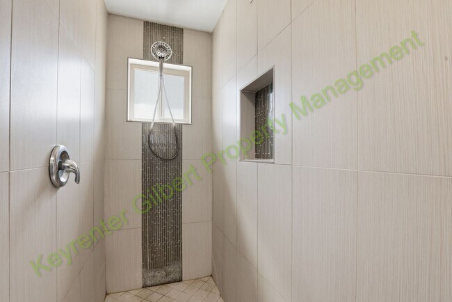 Building Photo - Charming Gilbert Home with Pool and Spacio...