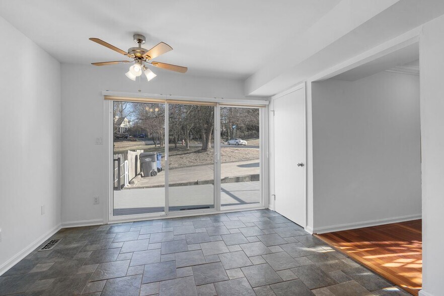 Building Photo - 2636 East Side Dr